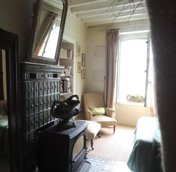 ベッドアンドブレックファースト Maison D'hôtes Les Volets Verts Et Sa Brocante