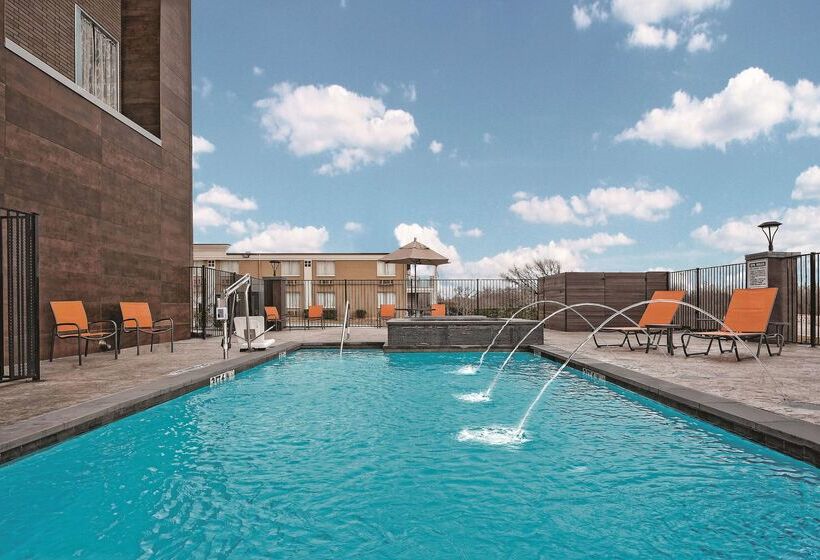 Отель La Quinta By Wyndham Dallas Grand Prairie North