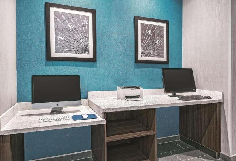 Отель La Quinta By Wyndham Dallas Grand Prairie North