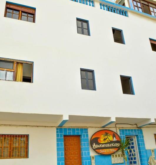 تختخواب و صبحانه Adventurekeys Surf Yoga Cowork