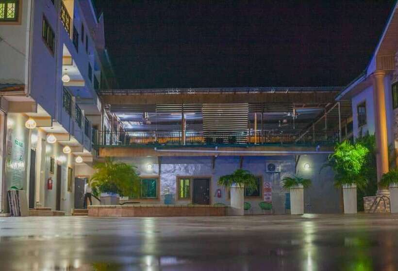 فندق Adwoa Asantewaa Memorial