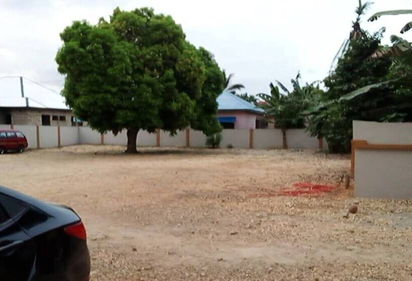 فندق Adwoa Asantewaa Memorial