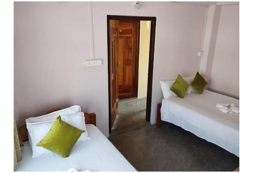 فندق Anmeti Travellers Inn