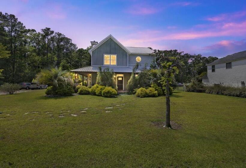 Отель Country Solitude Close To The Beach Farmhouse