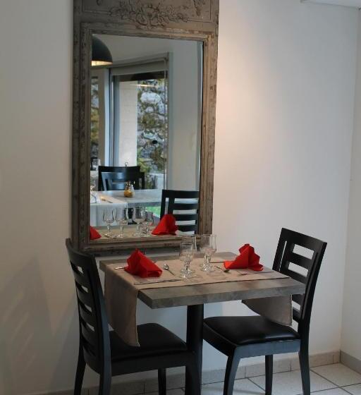 ホテル Hôtel Restaurant Aux Genêts D Or