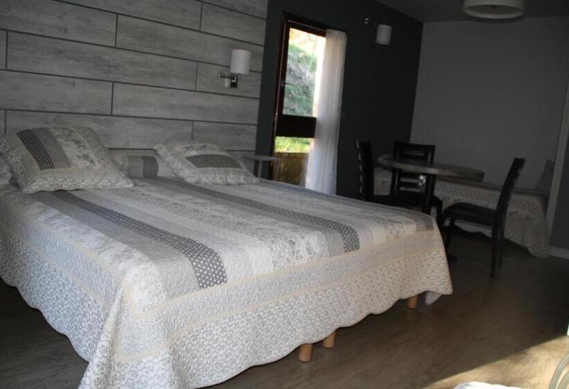 ホテル Hôtel Restaurant Aux Genêts D Or