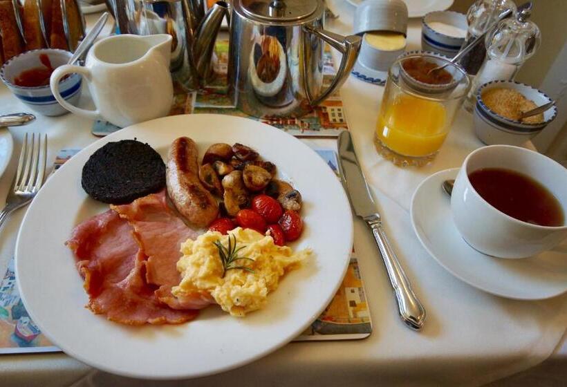 بنسيون Clyde House