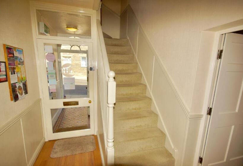 بنسيون Clyde House