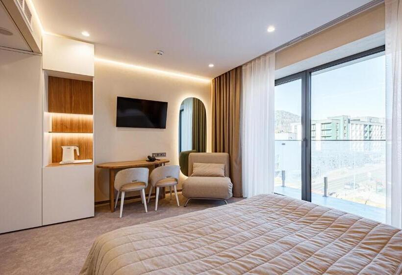 Tavel Hotel & Spa
