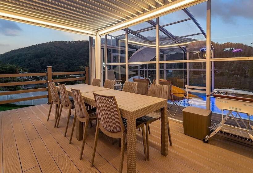 פנסיון Gapyeong Jinikidsdogchaepoolvilla