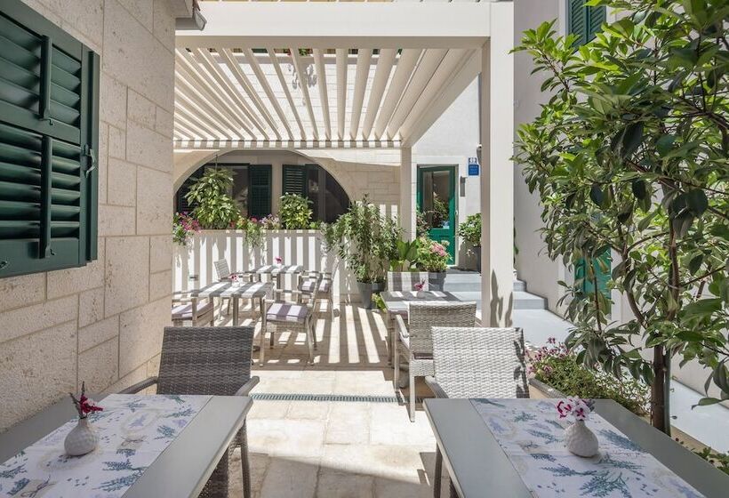 تختخواب و صبحانه Balatura The Fine Bed&breakfast Split