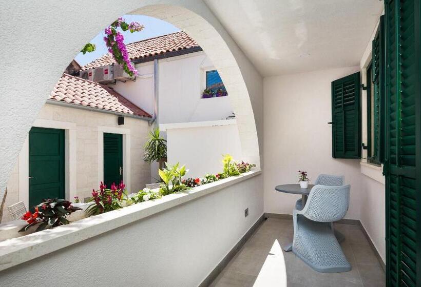 تختخواب و صبحانه Balatura The Fine Bed&breakfast Split