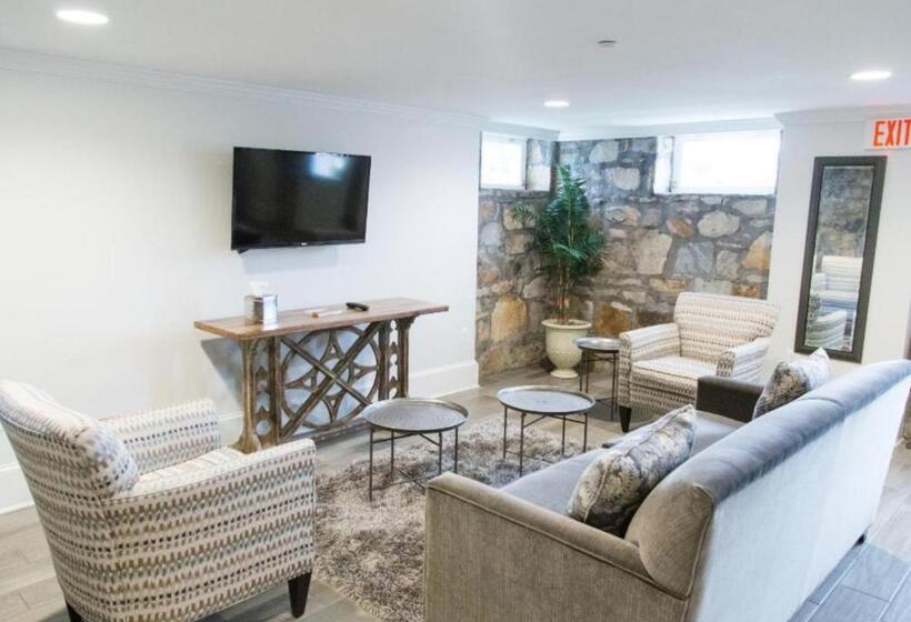 住宿加早餐  Inn At Evergreen