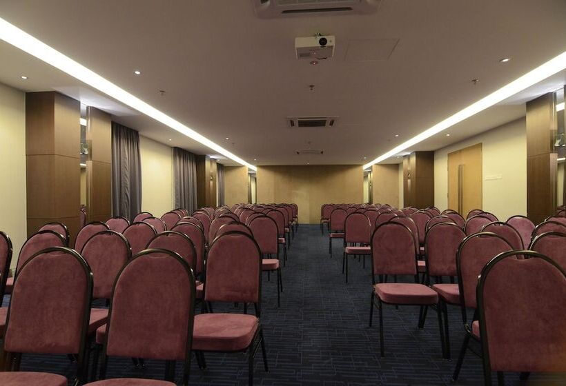 The Leverage Business Hotel Skudai