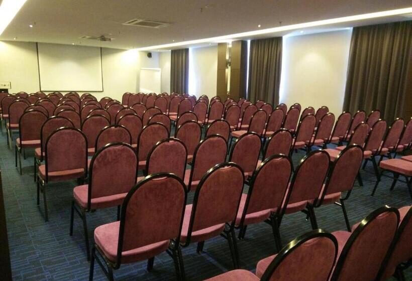 The Leverage Business Hotel Skudai