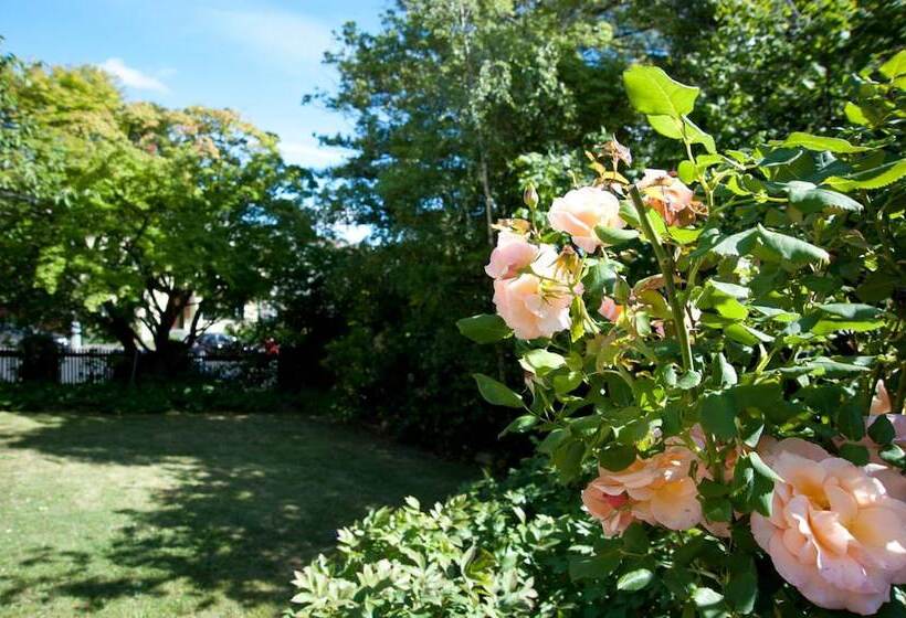 تختخواب و صبحانه Lowena Cafe And Accommodation