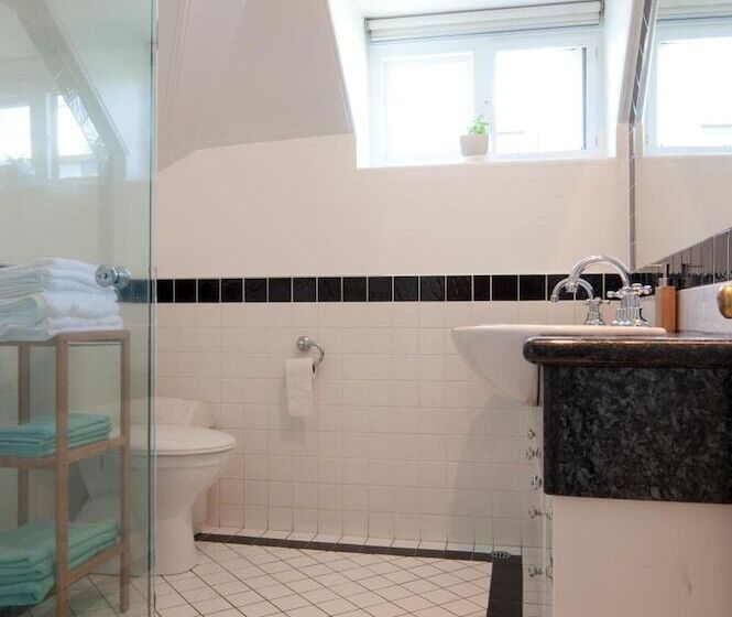 تختخواب و صبحانه Lowena Cafe And Accommodation