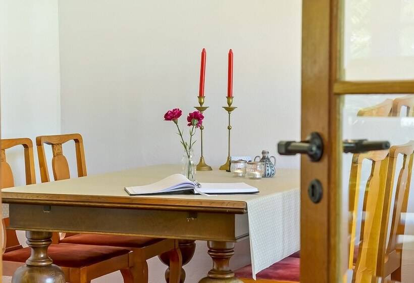 تختخواب و صبحانه Sweethome Guesthouse