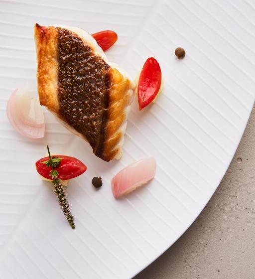 مسافرخانه Sikelia Luxury