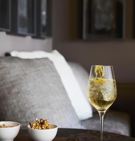 مسافرخانه Sikelia Luxury