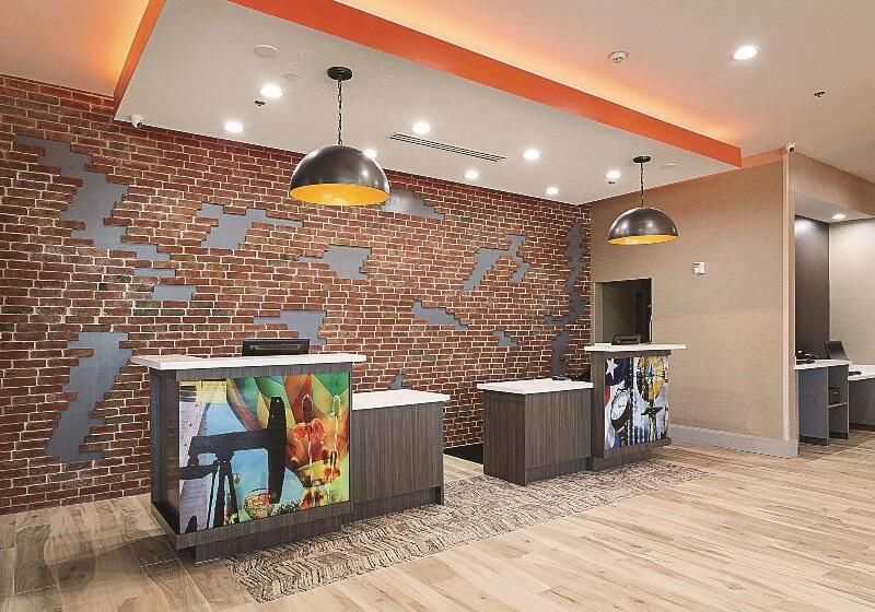هتل Four Points By Sheraton Plano