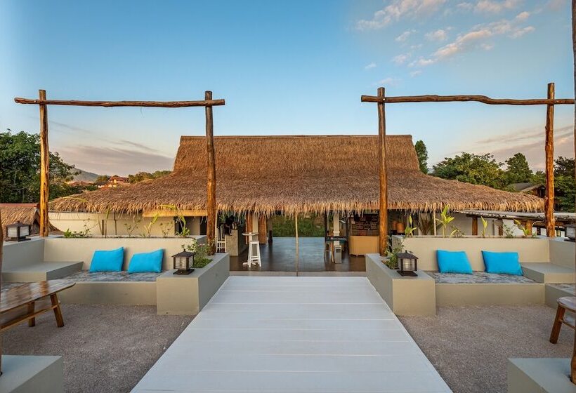 هتل The Sanctuary Nam Ngum Beach Resort