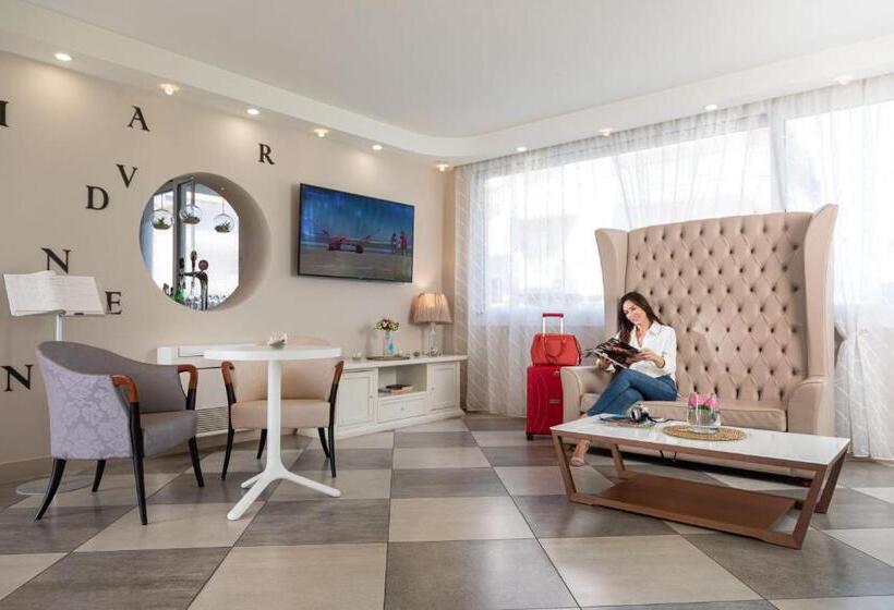 Nero D Avorio Aparthotel & Spa