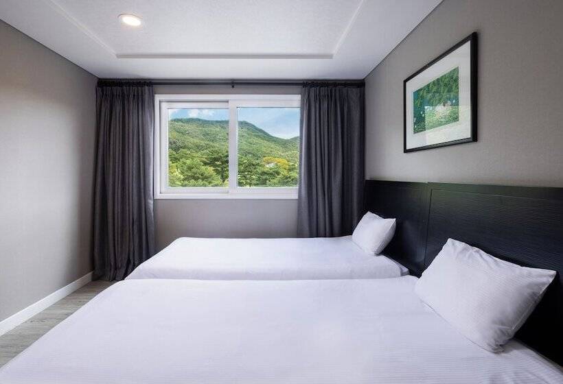 Oak Valley Resort