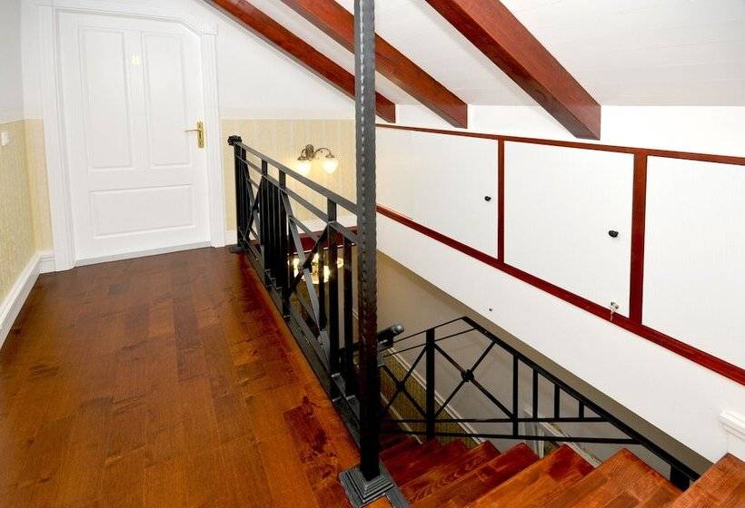 پانسیون Palace Central Square