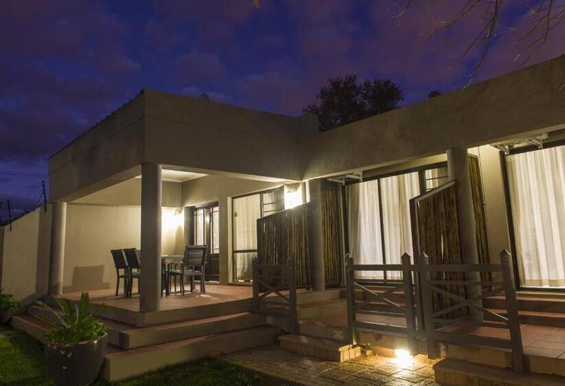 פנסיון The Suburban Guest House