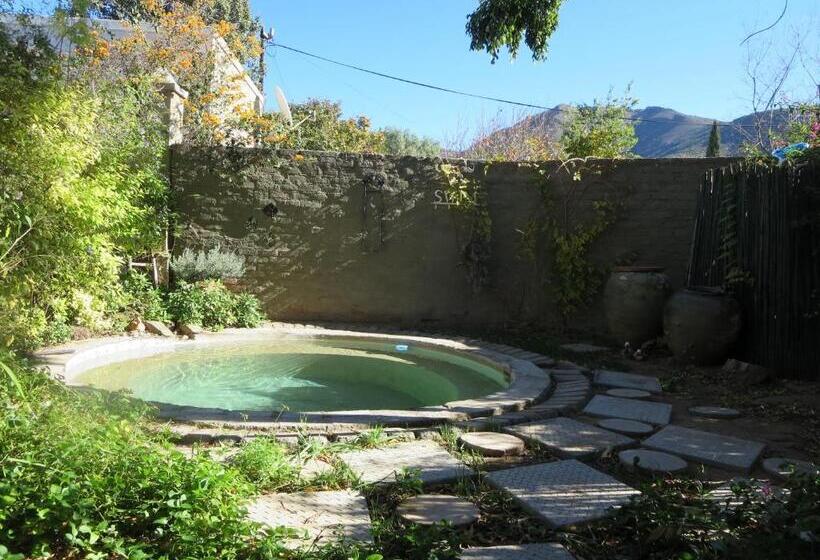 פנסיון Villa Reinet Guest House