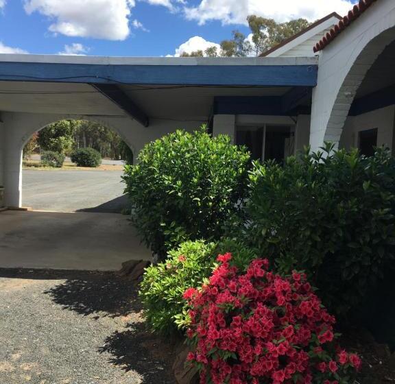 Azalea Motel