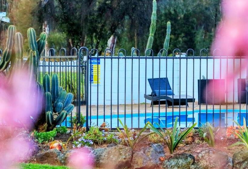 Azalea Motel