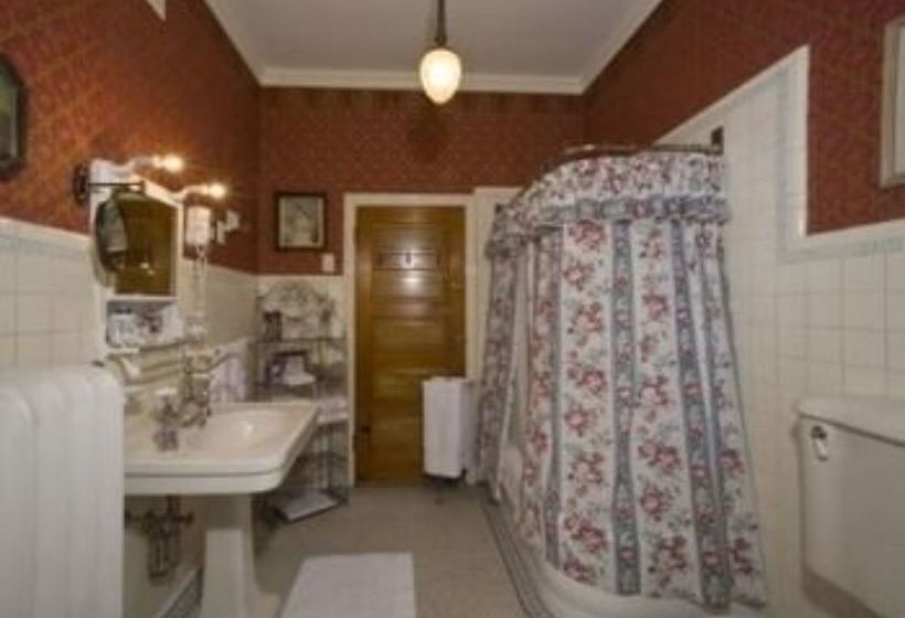 تختخواب و صبحانه Port City Victorian Inn
