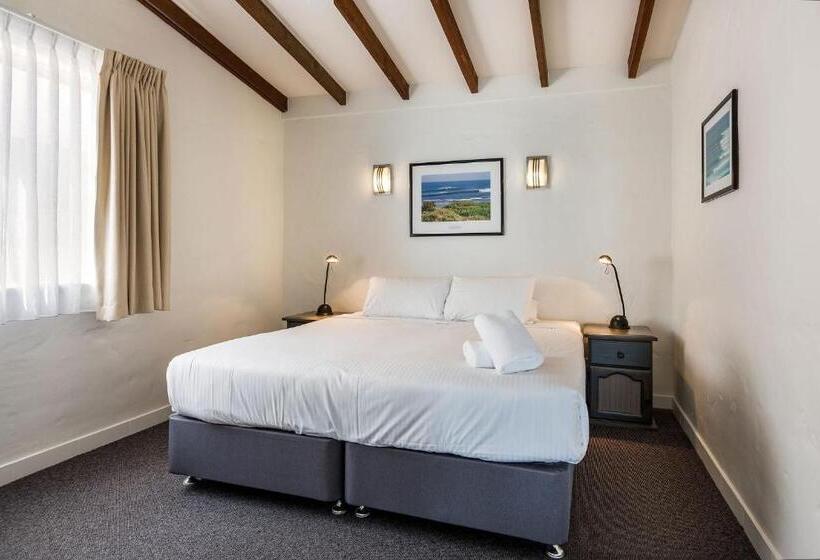 Canal Rocks Beachfront Apartments