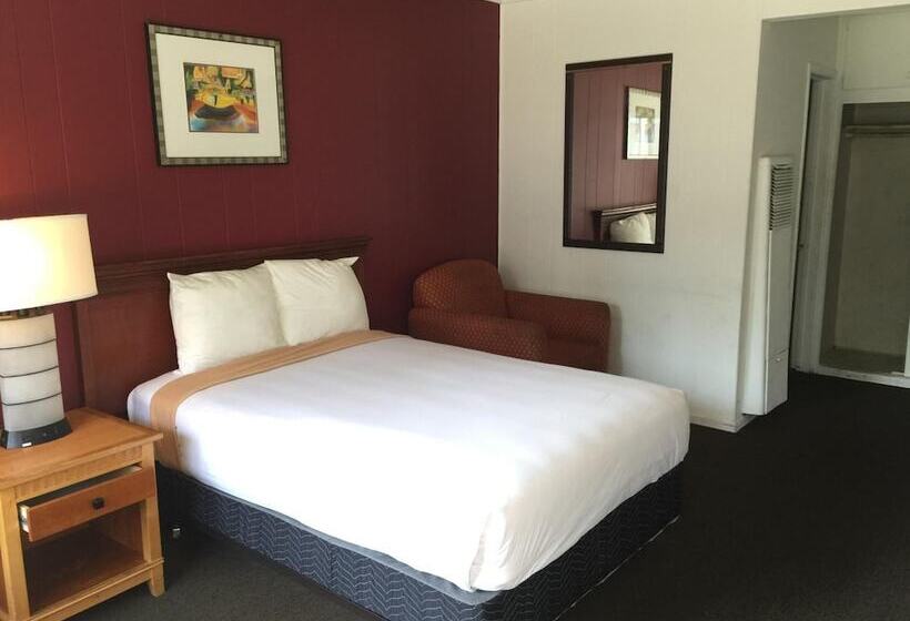 هتل Holiday Lodge