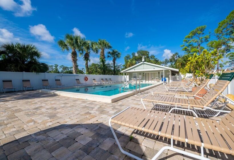 فندق Naples Rv Resort