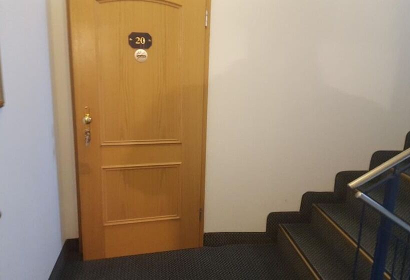 Отель Ziegenkrug Schweriner Tor