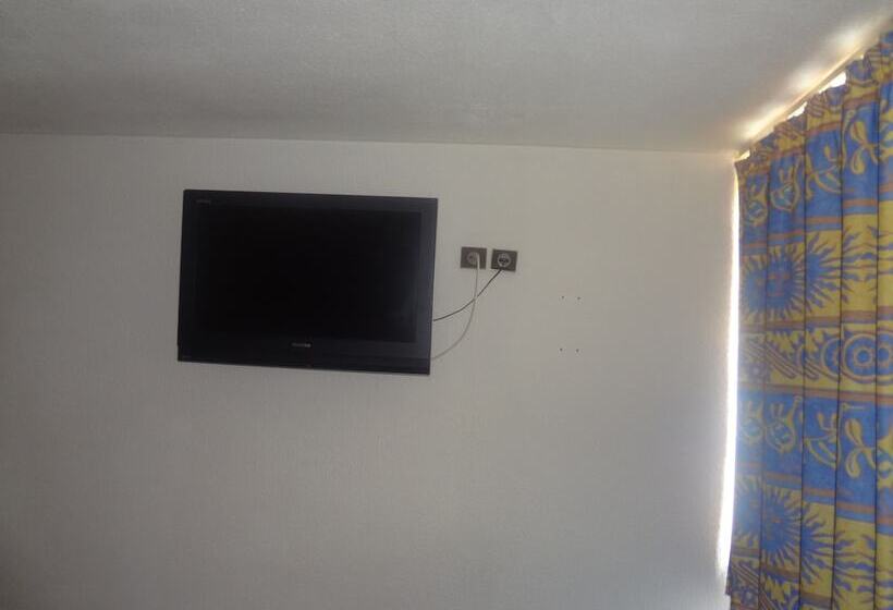 Rev Hotel Coignières