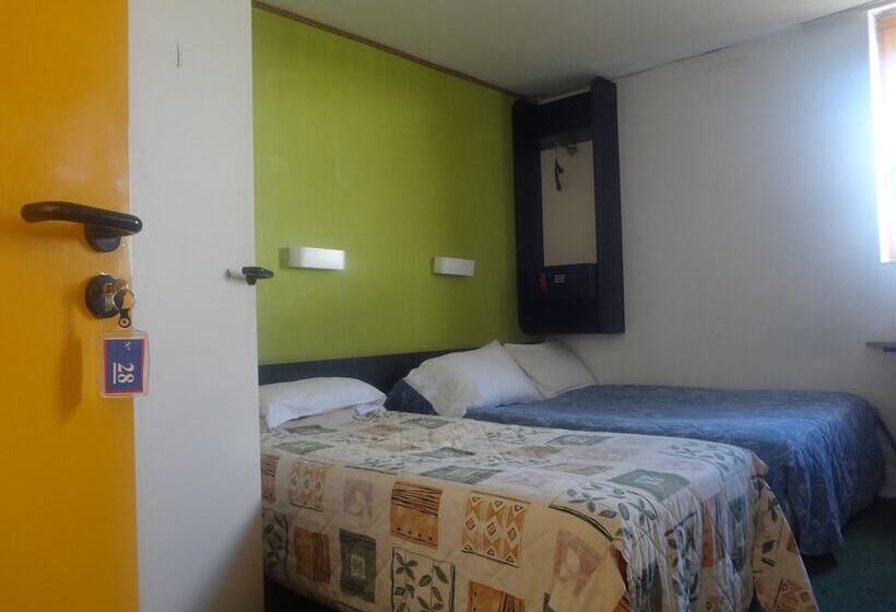 Rev Hotel Coignières