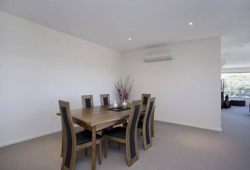 Two Bays Apartments