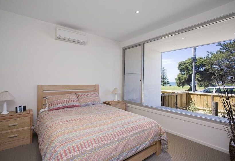Two Bays Apartments