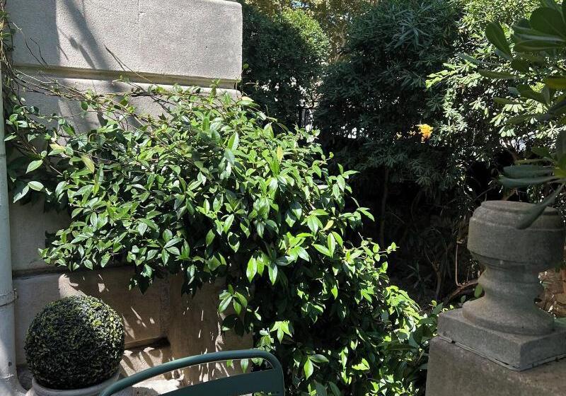 تختخواب و صبحانه Maison Douce Arles