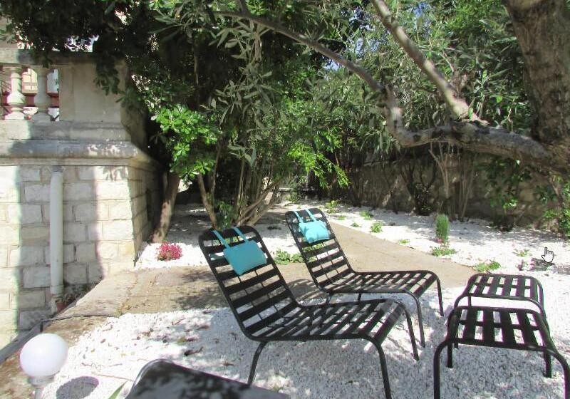 تختخواب و صبحانه Maison Douce Arles