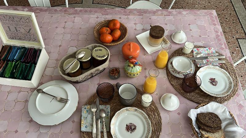 تختخواب و صبحانه Maison Douce Arles