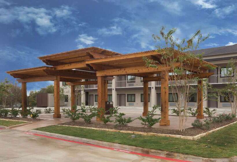 هتل Baymont By Wyndham Bryan College Station