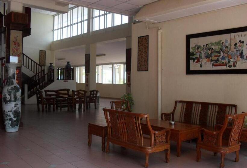 فندق K T Beach Resort
