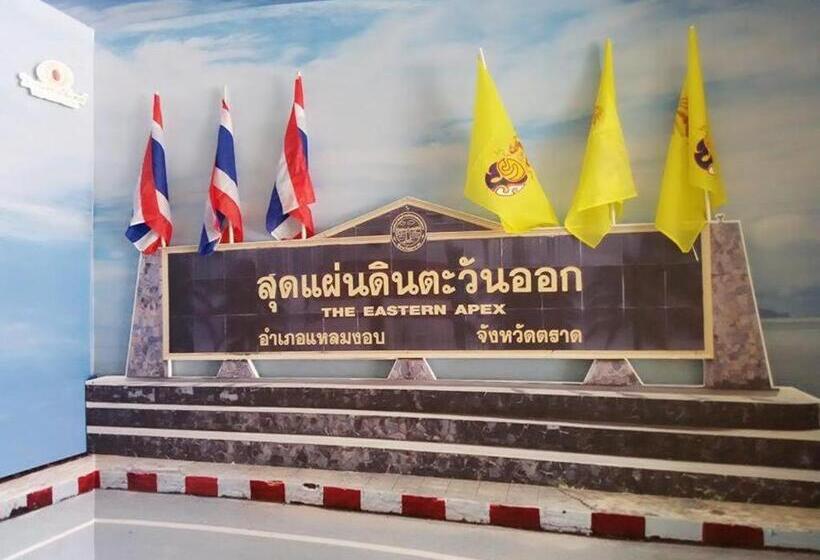 هتل Trat Center