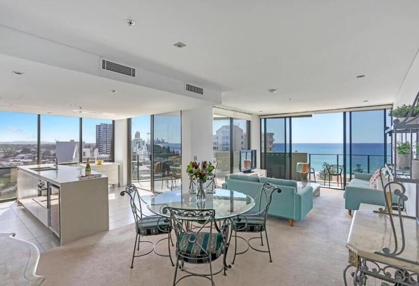 Ambience On Burleigh Beach