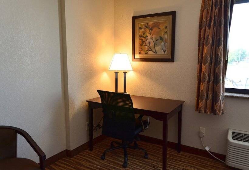 فندق Cobblestone Inn & Suites   Clarion